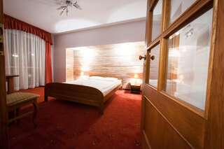 Отель Secession Hotel Łęczna Трехместный номер-1